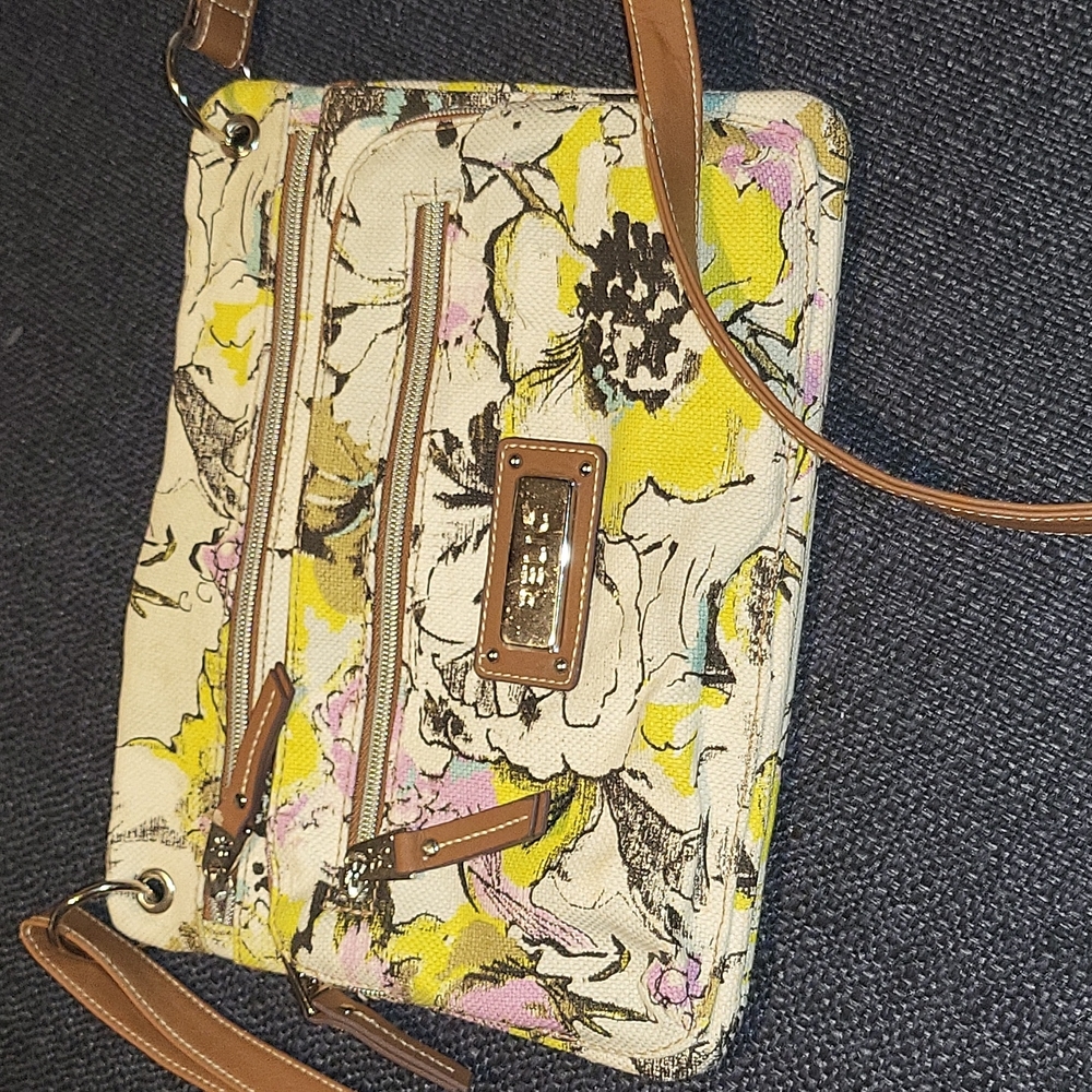 NWOT Floral Relic Purse